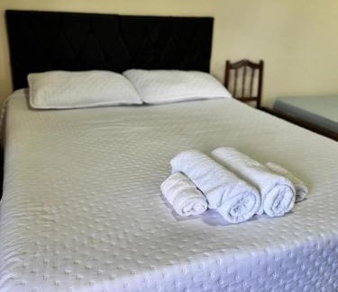 Miguel Pereira Hotel | Suíte Casa de Luz-Lar na Serra-Quarto-01 - Duplo ou Triplo