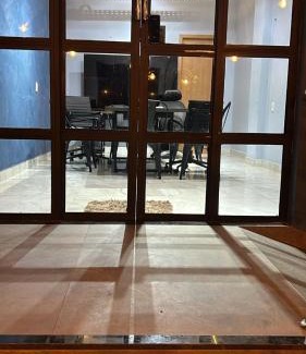 Santarem House | Suíte com Copa e Sala de Reunião