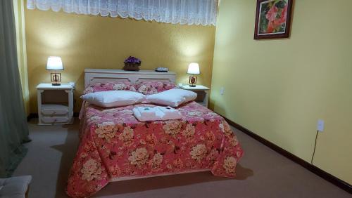 Teresopolis Apartment | Suíte com vista da Serra