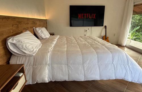 Guaratiba House | Suíte na montanha - Recreio dos Bandeirantes - entrada independente, com vista pra Floresta