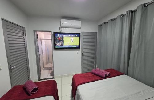 Goiania House | Suíte Privativa Climatizada Mobiliada com Garagem e Wi-Fi 2
