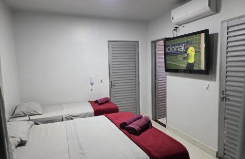 Goiania House | Suíte Privativa Climatizada Mobiliada com Garagem e Wi-Fi 2