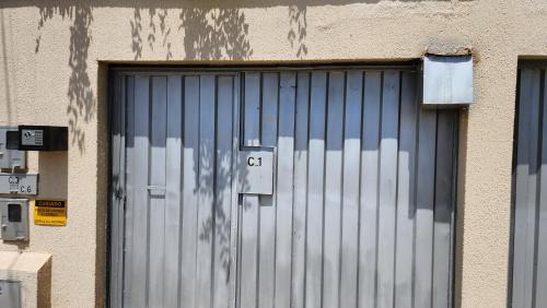 Goiania Villa | Suíte1 Privativa Climatizada Mobiliada com Garagem e Wi-Fi