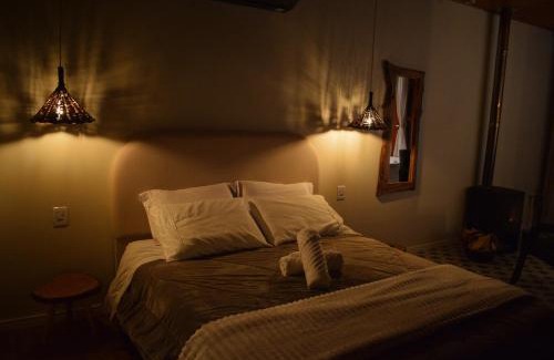 Merlot Cabin | Suítes Celeste, Charme no Vale dos Vinhedos com Banheira e Café da Manhã Colonial Incluso