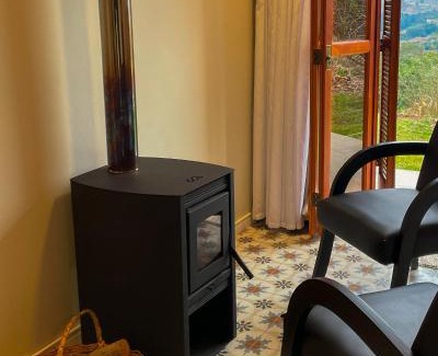 Merlot Cabin | Suítes Celeste, Charme no Vale dos Vinhedos com Banheira e Café da Manhã Colonial Incluso