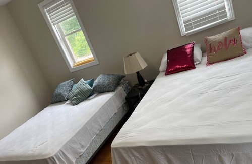 Seeleys Bay Hotel | Sunny Acres Resort and Marina
