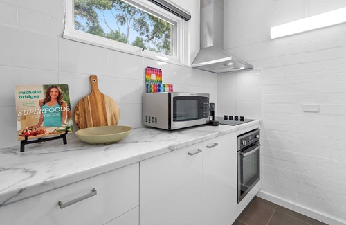 Parkville Apartment | Sublime 1-Bed Apartment by Royal Park
