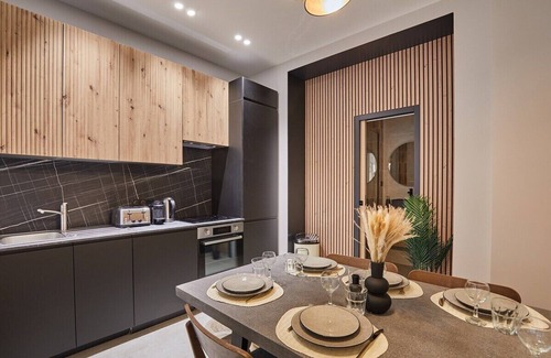 Epinettes Apartment | Sublime 2 bedroom flat Batignolles Montmartre