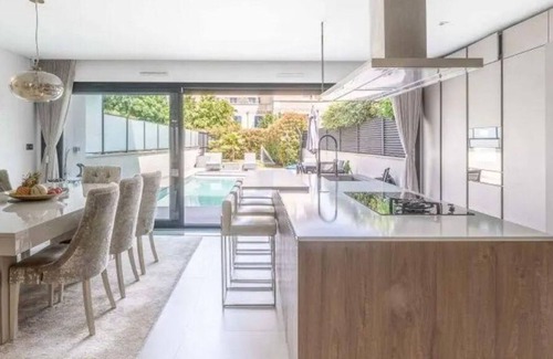 Thiais House | Sublime house with cinema gym swimming pool and sauna