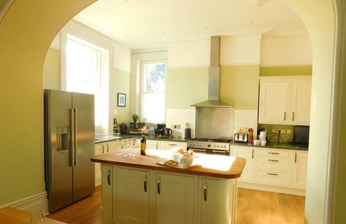 Christchurch House | Substantial 6 bed House in Christchurch Dorset