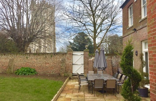 Christchurch House | Substantial 6 bed House in Christchurch Dorset