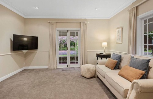 Papakura Villa | Substantial Countryside Home | Pool & Gardens