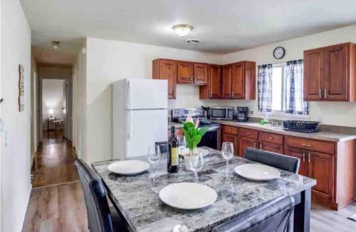 Henrietta House | Suburb comfy home near RIT and airport