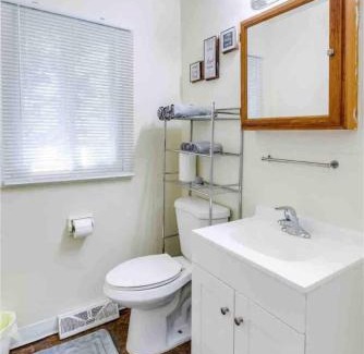 Henrietta House | Suburb comfy home near RIT and airport