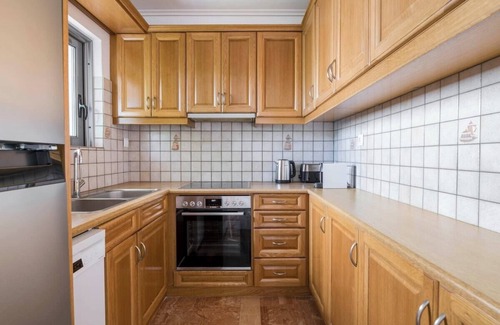 Khalandrion Apartment | Suburban 3BR Apartment in Marousi