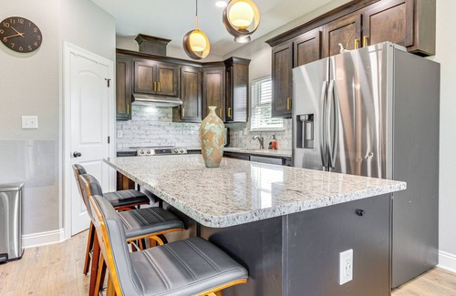 Saint Elmo House | Suburban Bliss! Cozy Home w/Neighborhood Perks