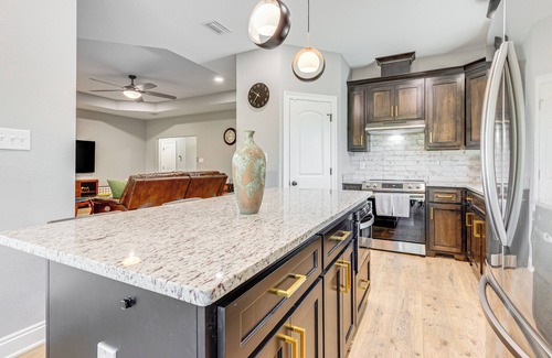 Saint Elmo House | Suburban Bliss! Cozy Home w/Neighborhood Perks