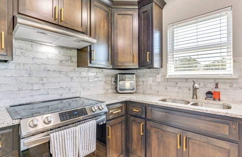 Saint Elmo House | Suburban Bliss! Cozy Home w/Neighborhood Perks
