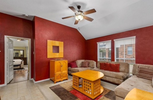 Cypress House | Suburban Corporate Housing w/ Dual Offices and Flex Space