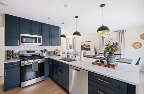 Homewood House | Suburban Haven: Cozy Escape with a Touch of Luxury