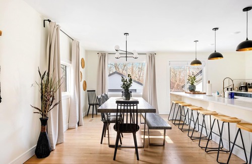 Homewood House | Suburban Haven: Cozy Escape with a Touch of Luxury
