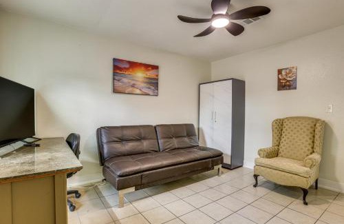 Clodine Apartment | Suburban Home By Arthur Storey Park and HCA Houston!