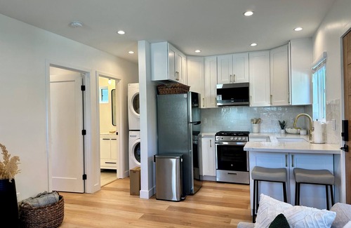Woodland Hills House | Suburban/LA Valley Getaway w/kitchen & W/D.