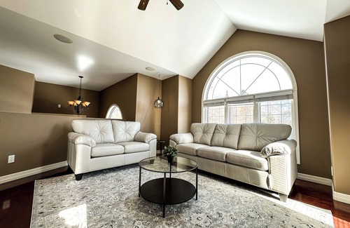 Thunder Bay House | Suburban Luxury 4 Bedroom Property