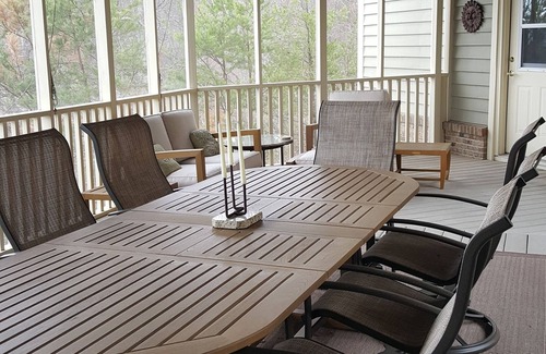 Greenville - Spartanburg Apartment | Suburban Mountain Top Apartment