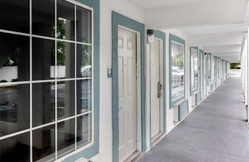 Dock Junction Hotel | Suburban Studios Brunswick I-95