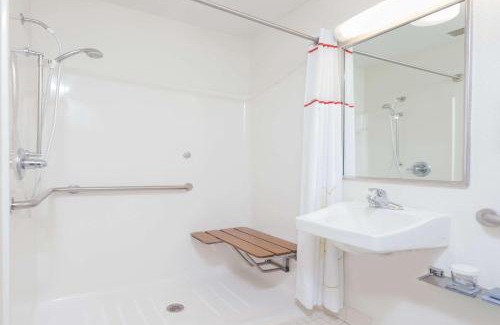Executive Park Hotel | Suburban Studios Charlotte - Executive Park