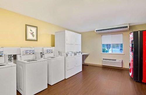 Executive Park Hotel | Suburban Studios Charlotte - Executive Park