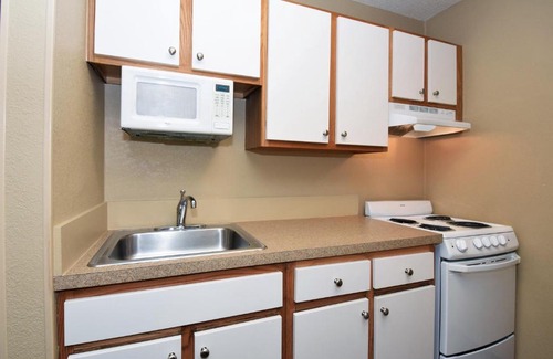 Greater Greenspoint Hotel | Suburban Studios Houston North I-45