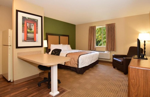 Greater Greenspoint Hotel | Suburban Studios Houston North I-45