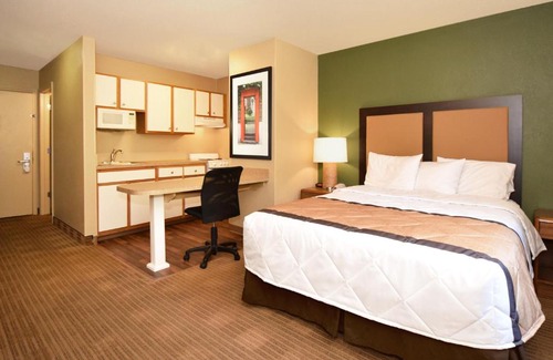 Greater Greenspoint Hotel | Suburban Studios Houston North I-45