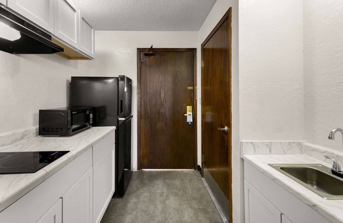 Platte City Hotel | Suburban Studios Kansas City Airport North