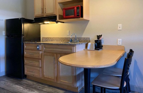 Bay VIew Addition Hotel | Suburban Studios near Panama City Beach