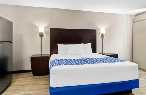 Orange Park Hotel | Suburban Studios