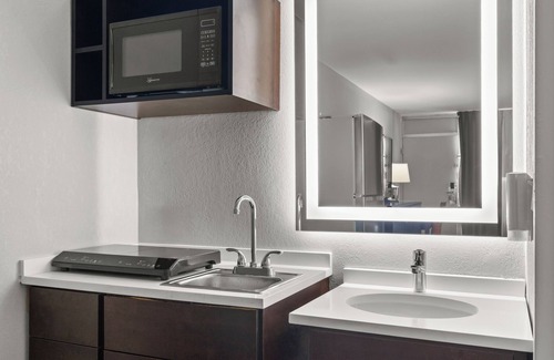 Orange Park Hotel | Suburban Studios