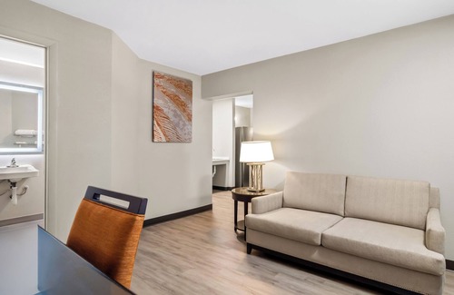 Orange Park Hotel | Suburban Studios