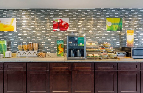 Verona Hotel | Suburban Studios Verona - Staunton North
