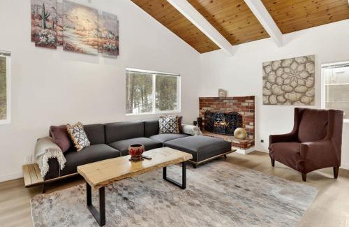 Fawnskin House | Sueños Azules- Fawnskin Retreat Cottage in Big Bear