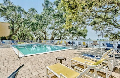 Mary Esther Apartment | Sugar Bay located between Destin 🌊and Navarre Beach. Pool 💙and grills