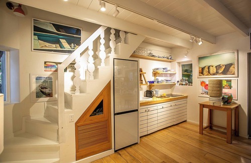 Dunmore Town Cottage | Sugar Cube: Charming & Artsy 1 bedroom cottage in the heart of Harbour Island