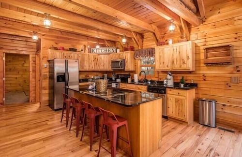 Sugar Grove Cabin | Sugar Grove Retreat - Hot Tub - Hocking Hills!
