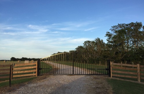 Damon House | Sugar Land Countryside and Brazos Bend Park quiet farm house retreat