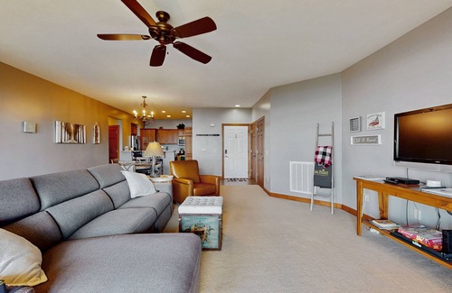 Sugar Mountain Condo | Sugar Mountain Condo Near Ski Resort w/Free WiFi, AC, Fireplace, Balcony, & W/D