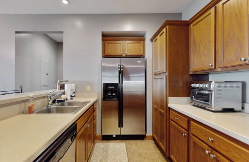 Sugar Mountain Condo | Sugar Mountain Condo Near Ski Resort w/Free WiFi, AC, Fireplace, Balcony, & W/D