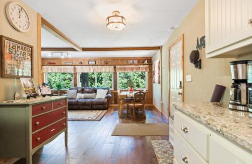Sugar Pine House | Sugar Pine cabin in the woods King bed Fire pit