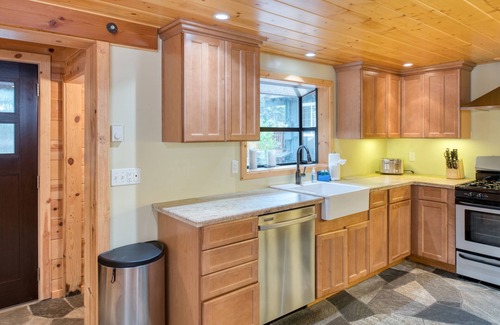 Tahoma Cabin | Sugar Point by AvantStay | Tahoe Cabin w/Hot Tub